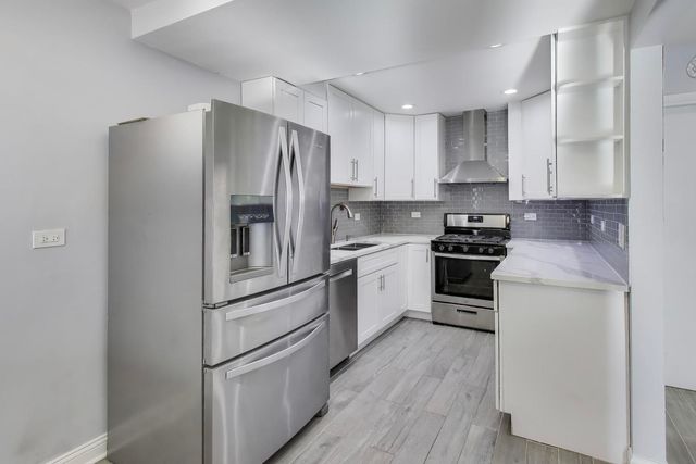 637 Bridgeview Point, Schaumburg, IL 60194