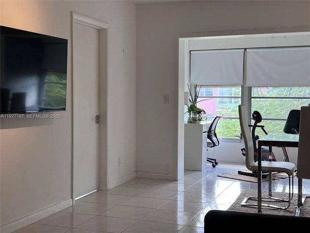 300 NE 20th St 406, Boca Raton, FL 33431