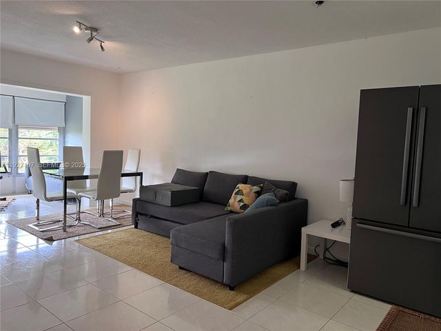 300 NE 20th St 406, Boca Raton, FL 33431