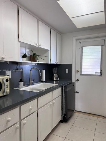 300 NE 20th St 406, Boca Raton, FL 33431