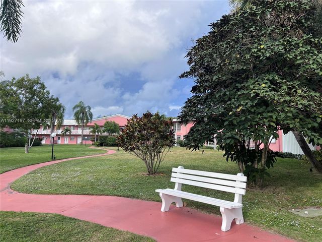 300 NE 20th St 406, Boca Raton, FL 33431