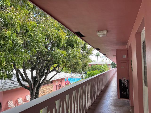 300 NE 20th St 406, Boca Raton, FL 33431