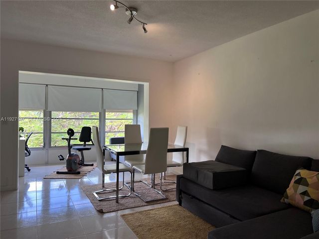 300 NE 20th St 406, Boca Raton, FL 33431