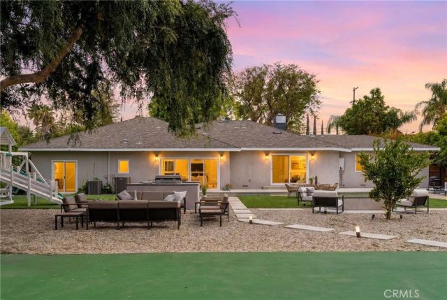 22637 Erwin Street, Woodland Hills, CA 91367