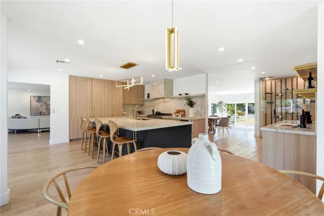 22637 Erwin Street, Woodland Hills, CA 91367