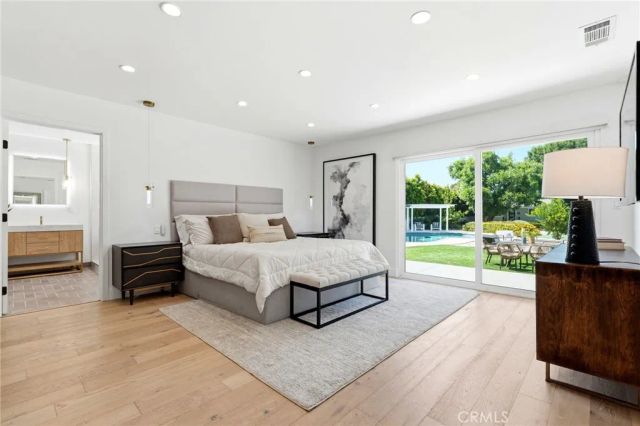 22637 Erwin Street, Woodland Hills, CA 91367