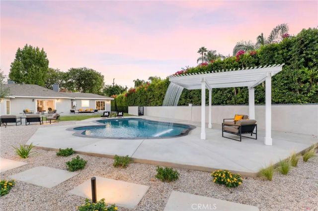 22637 Erwin Street, Woodland Hills, CA 91367