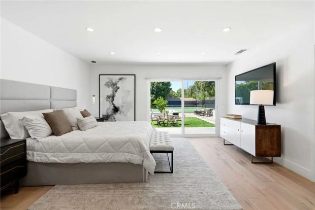 22637 Erwin Street, Woodland Hills, CA 91367