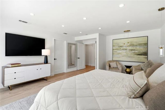 22637 Erwin Street, Woodland Hills, CA 91367
