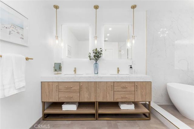 22637 Erwin Street, Woodland Hills, CA 91367