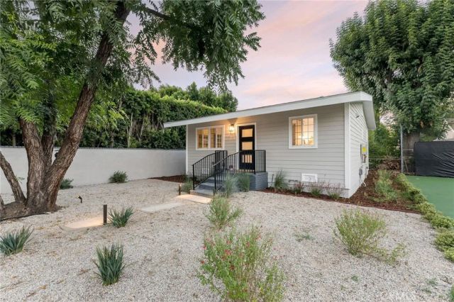 22637 Erwin Street, Woodland Hills, CA 91367