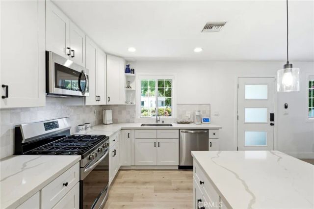 22637 Erwin Street, Woodland Hills, CA 91367