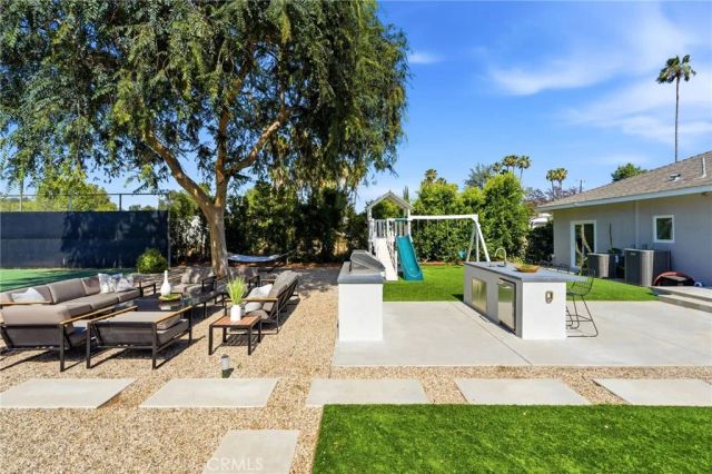 22637 Erwin Street, Woodland Hills, CA 91367