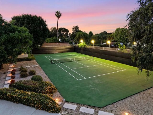 22637 Erwin Street, Woodland Hills, CA 91367