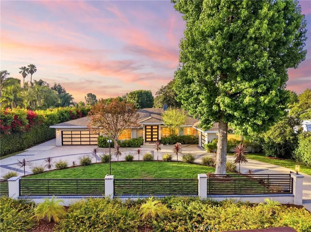 22637 Erwin Street, Woodland Hills, CA 91367