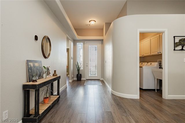 8932 Mannix Court, Las Vegas, NV 89143