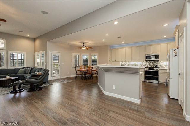 8932 Mannix Court, Las Vegas, NV 89143