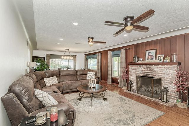 145 N Park Drive, Madera, CA 93637