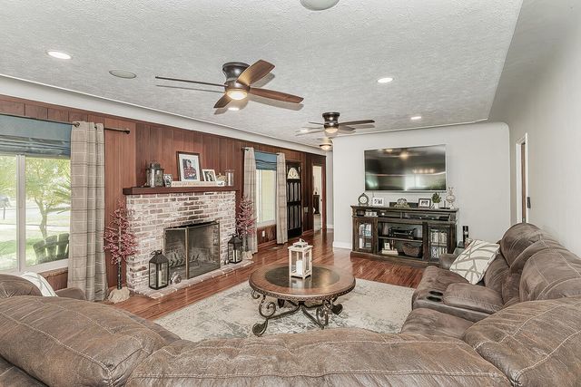 145 N Park Drive, Madera, CA 93637