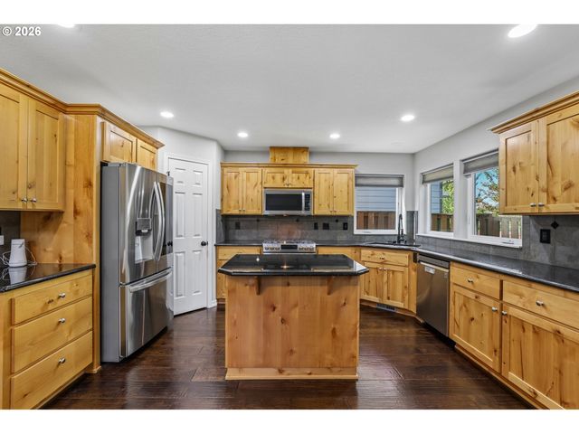 2137 N LEGACY Dr, Newberg, OR 97132