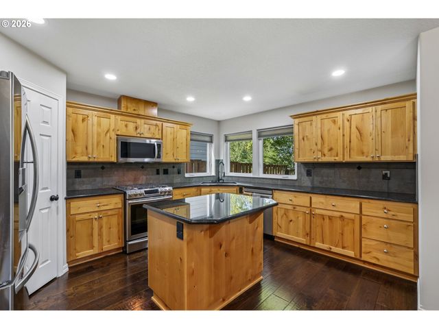 2137 N LEGACY Dr, Newberg, OR 97132