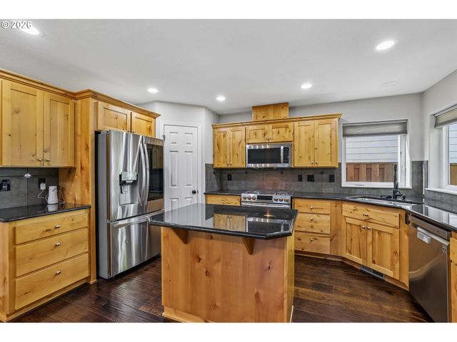 2137 N LEGACY Dr, Newberg, OR 97132