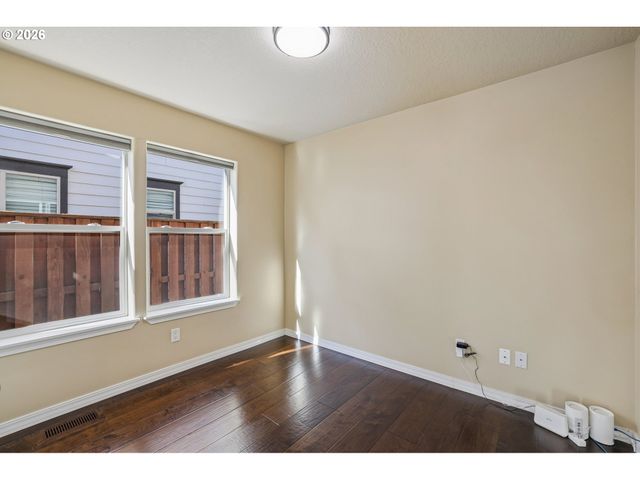 2137 N LEGACY Dr, Newberg, OR 97132