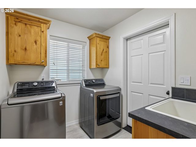 2137 N LEGACY Dr, Newberg, OR 97132