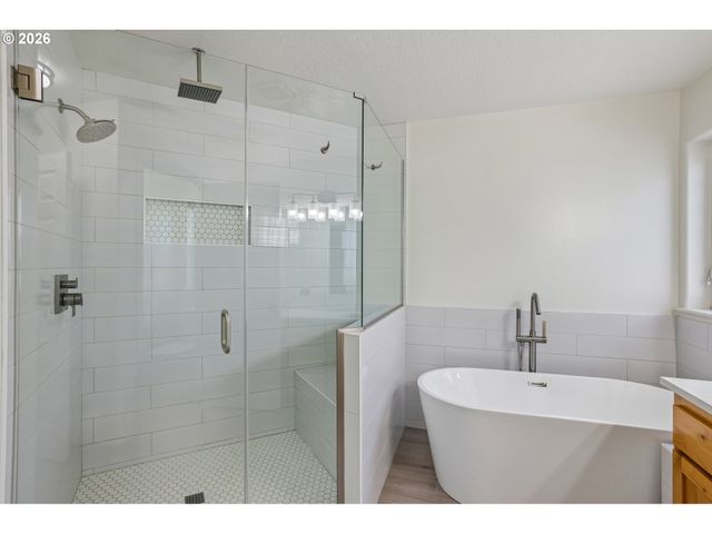 2137 N LEGACY Dr, Newberg, OR 97132