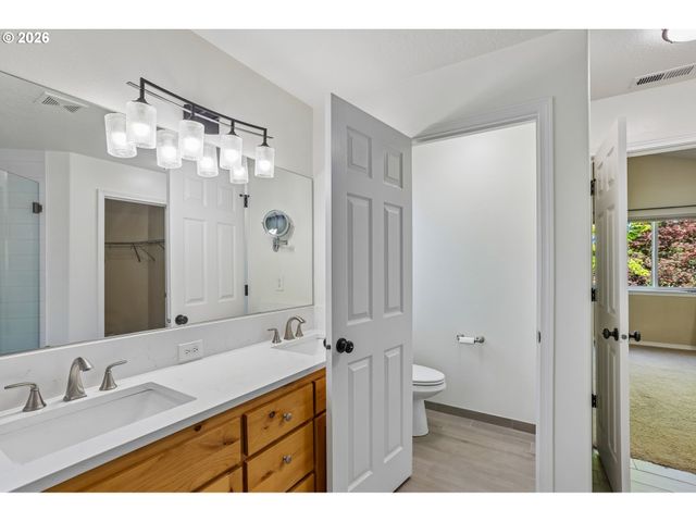 2137 N LEGACY Dr, Newberg, OR 97132
