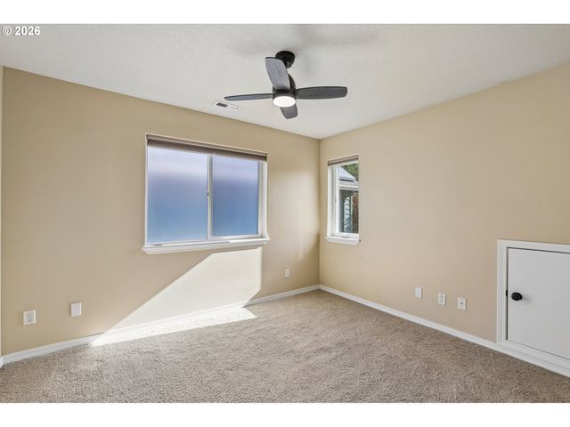 2137 N LEGACY Dr, Newberg, OR 97132