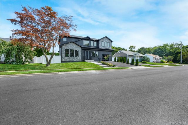 7 Rosewood Place, Plainview, NY 11803