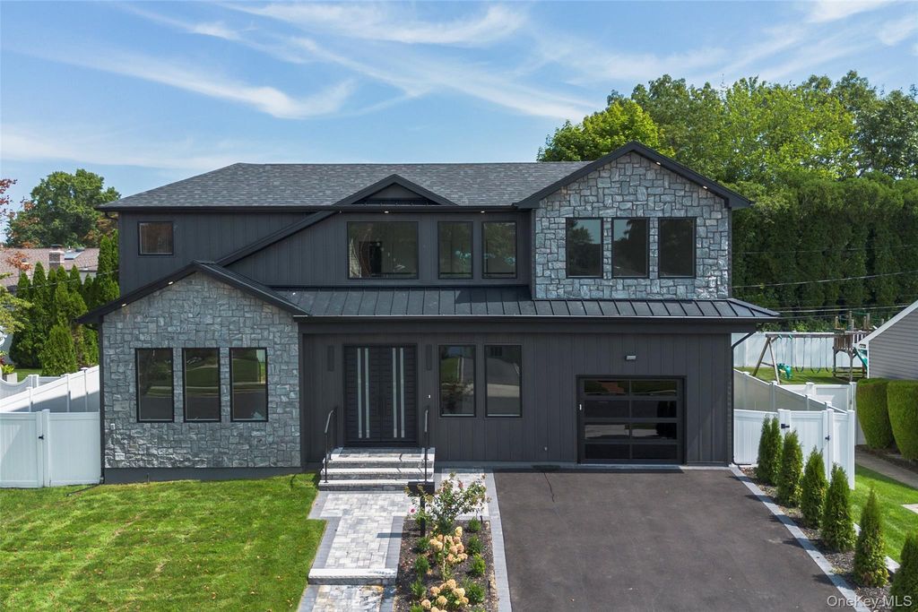 7 Rosewood Place, Plainview, NY 11803