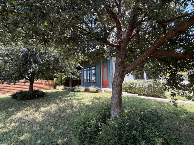 2105 Greenwood Ave A, Austin, TX 78723