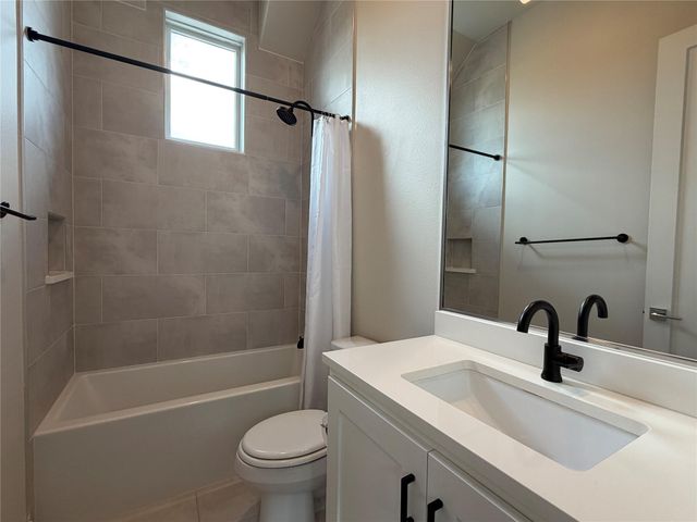 2105 Greenwood Ave A, Austin, TX 78723