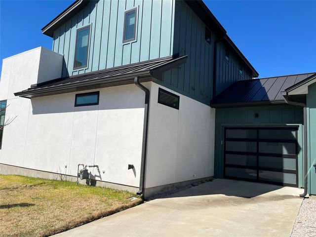 2105 Greenwood Ave A, Austin, TX 78723