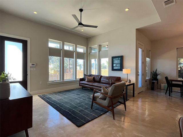 2105 Greenwood Ave A, Austin, TX 78723