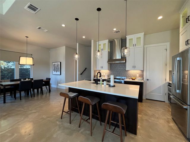 2105 Greenwood Ave A, Austin, TX 78723