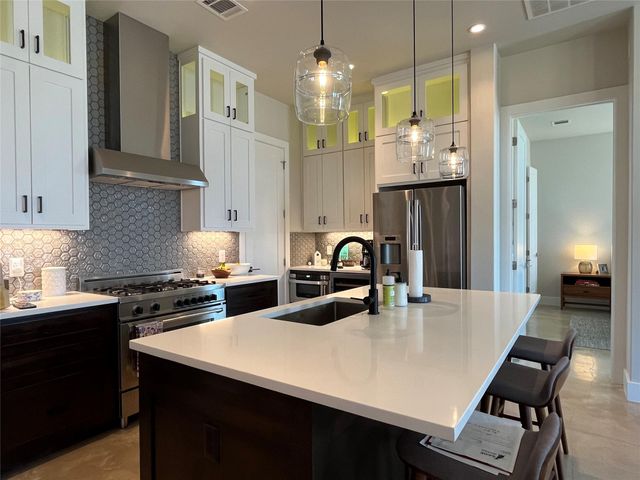 2105 Greenwood Ave A, Austin, TX 78723