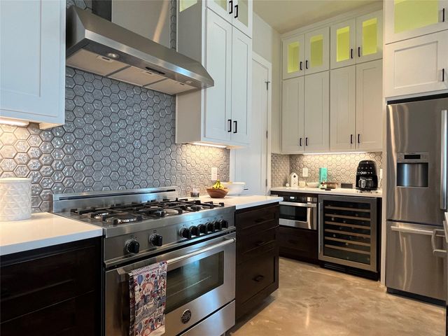 2105 Greenwood Ave A, Austin, TX 78723