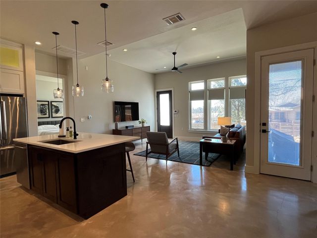 2105 Greenwood Ave A, Austin, TX 78723