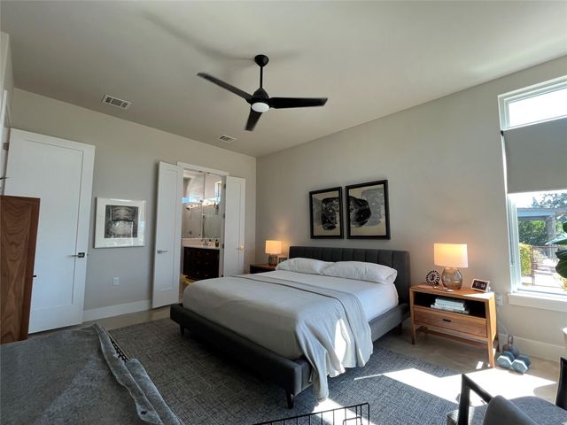 2105 Greenwood Ave A, Austin, TX 78723