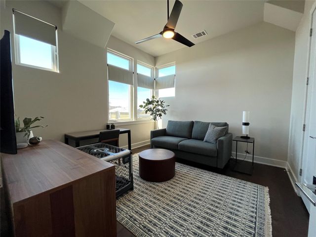 2105 Greenwood Ave A, Austin, TX 78723