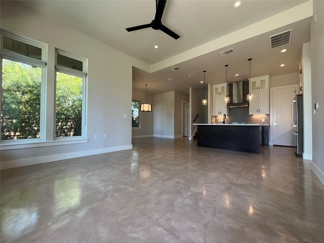 2105 Greenwood Ave A, Austin, TX 78723