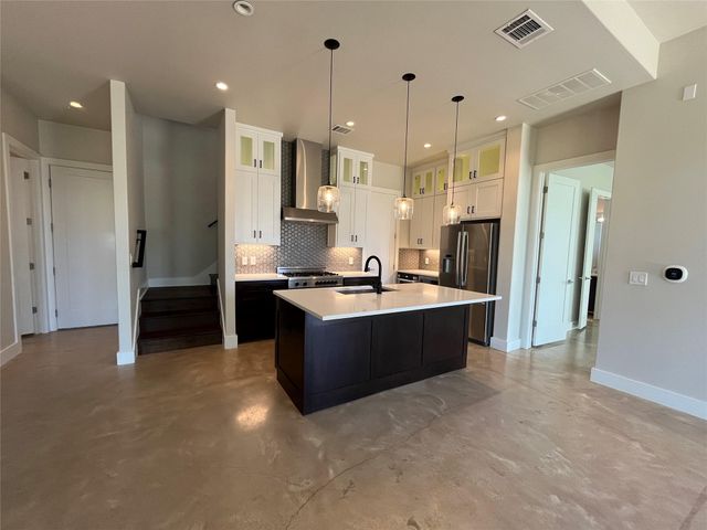 2105 Greenwood Ave A, Austin, TX 78723