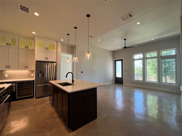 2105 Greenwood Ave A, Austin, TX 78723