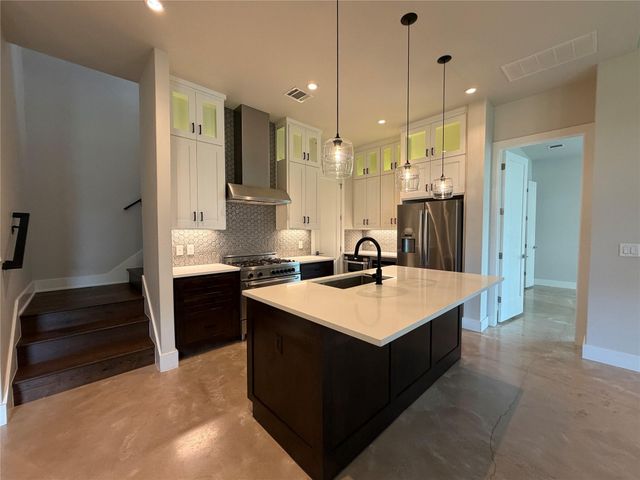 2105 Greenwood Ave A, Austin, TX 78723