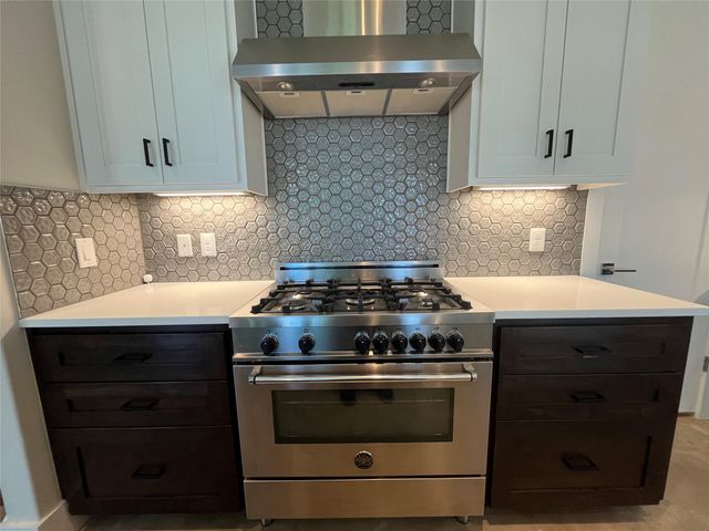2105 Greenwood Ave A, Austin, TX 78723