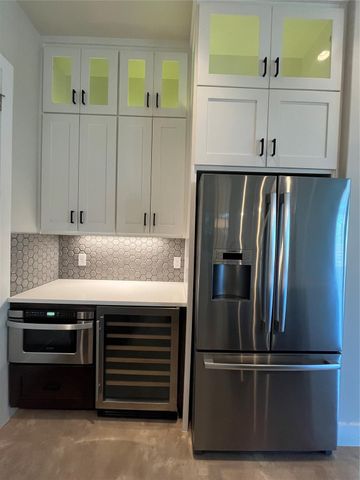 2105 Greenwood Ave A, Austin, TX 78723