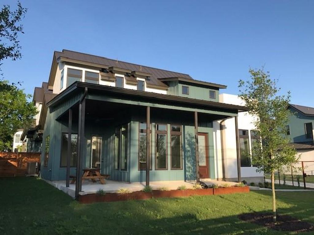 2105 Greenwood Ave A, Austin, TX 78723